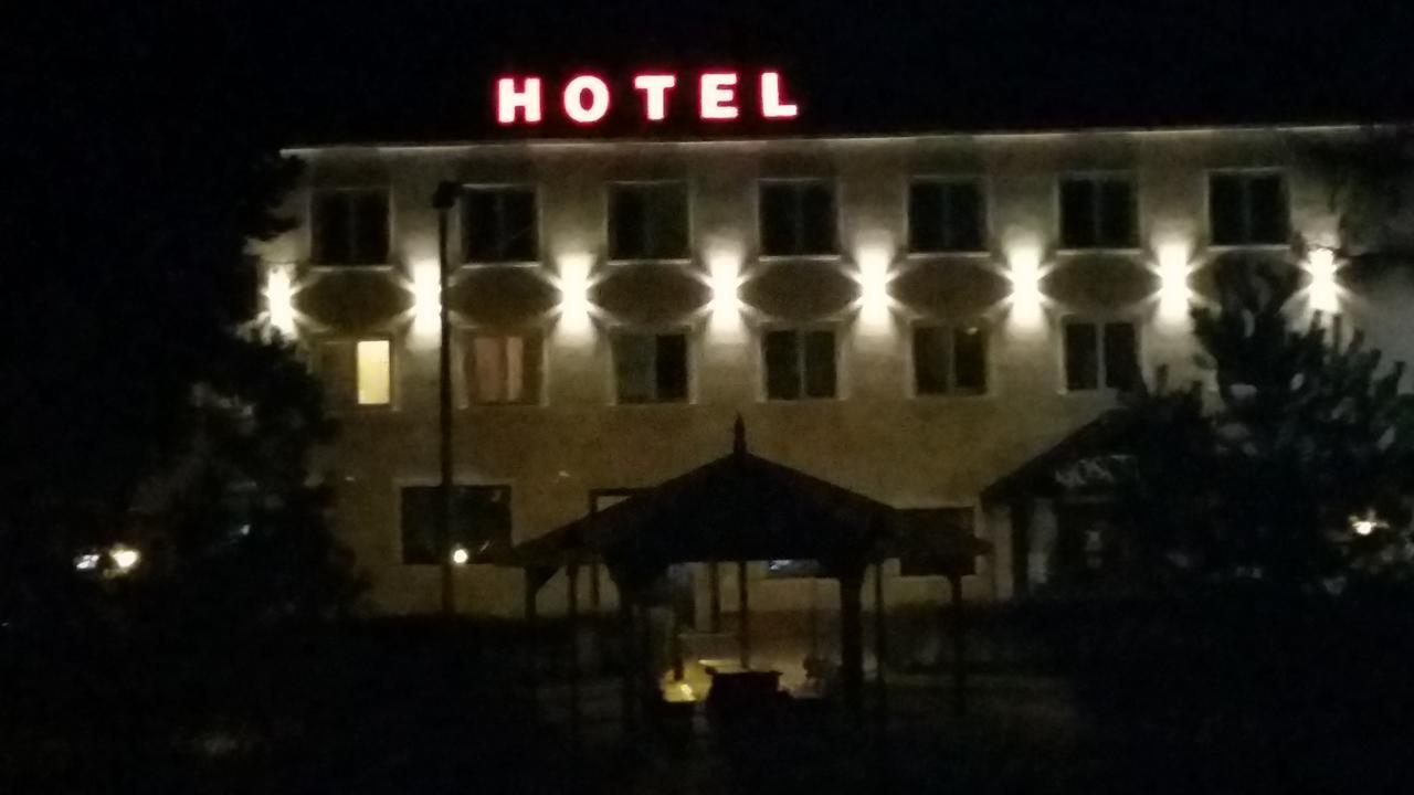 Hotel Gosciniec ววอตซวาเวก ภายนอก รูปภาพ